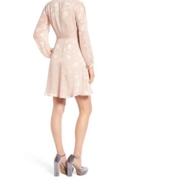 ASTR The Label Floral Blush Burnout Slit‎ Sleeve Wrap Dress Size Medium - Picture 11 of 11